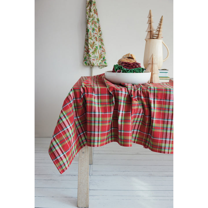 Scallop Edge Plaid 84"x60" Tablecloth