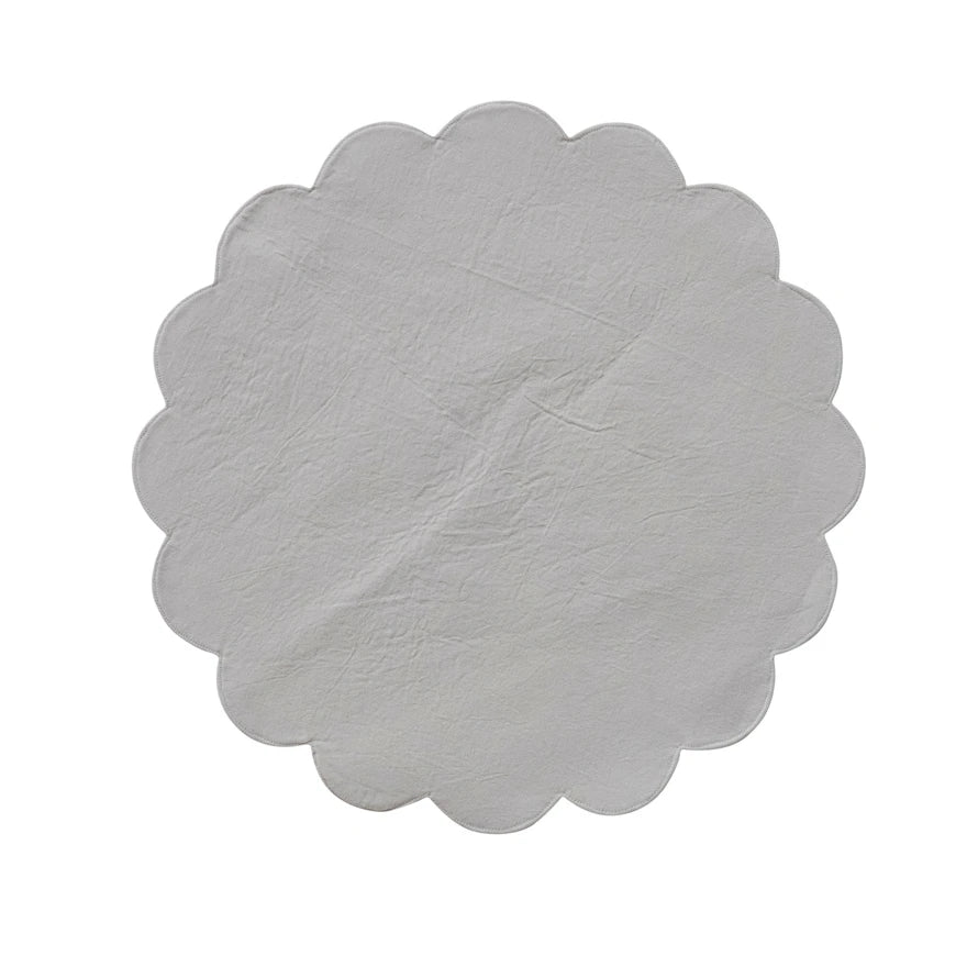 Winter Berry Scallop Edge Placemat