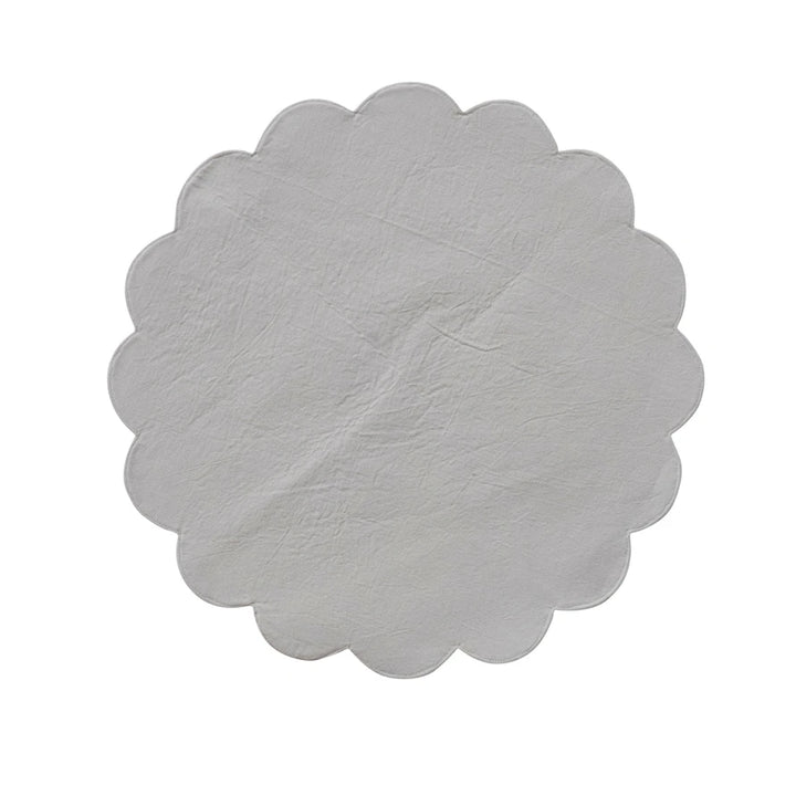 Winter Berry Scallop Edge Placemat