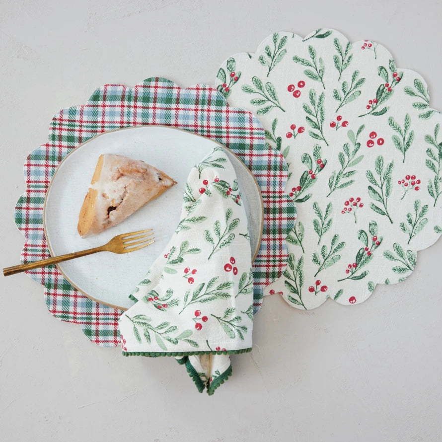 Winter Berry Scallop Edge Placemat
