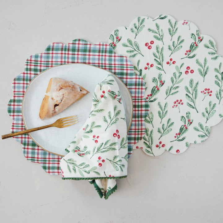 Winter Berry Scallop Edge Placemat