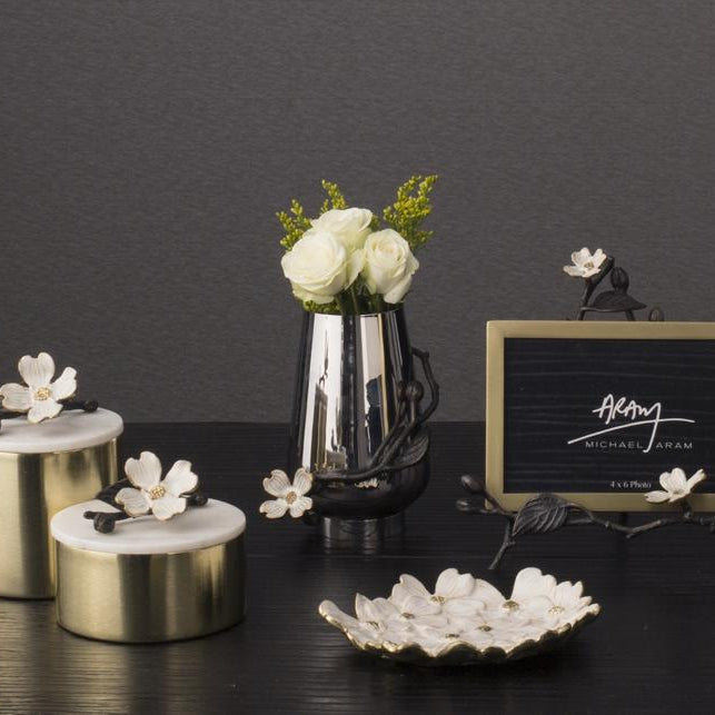 Dogwood Bud Vase – Details Lancaster